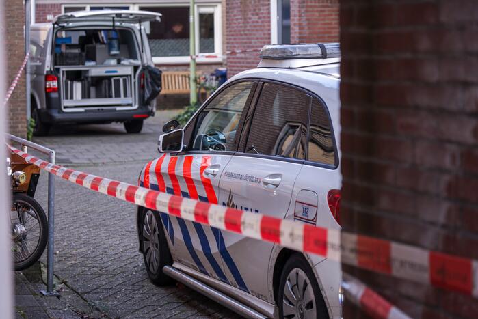Gewonde man aangetroffen in woning