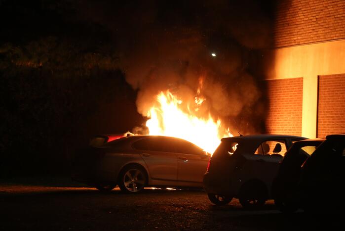 Auto verwoest door brand