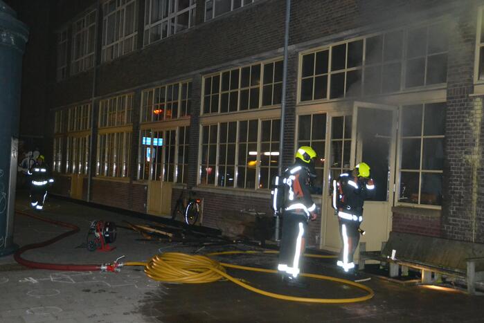 Felle brand in oud pand