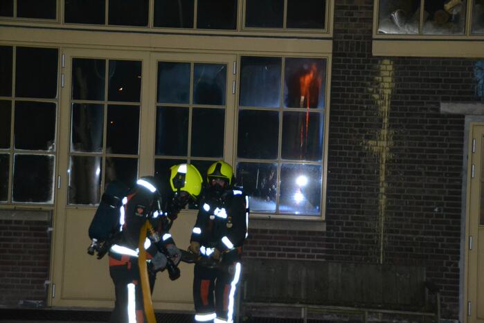 Felle brand in oud pand