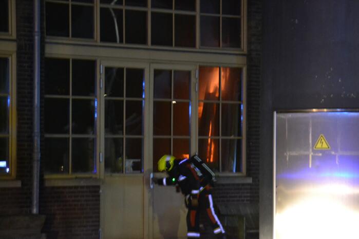 Felle brand in oud pand