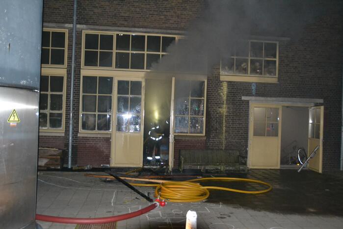 Felle brand in oud pand