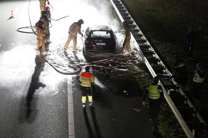 Auto volledig verwoest door brand