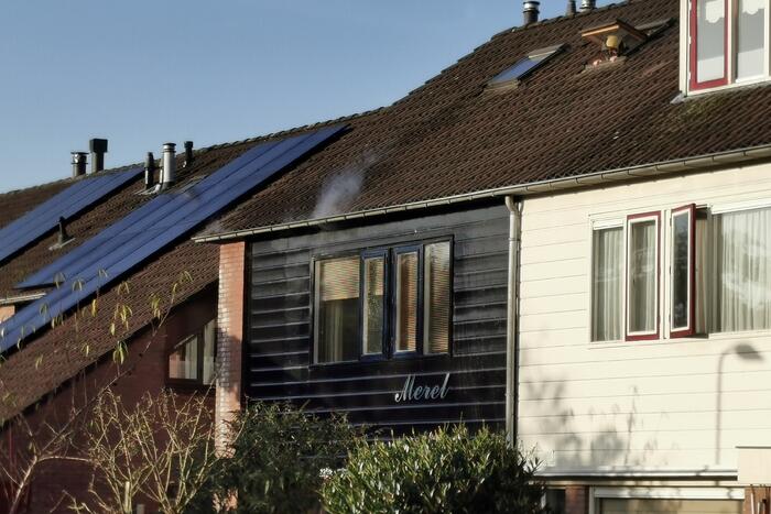 Brand in gevel van tussenwoning