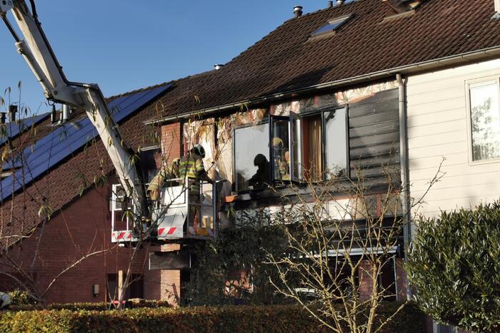 Brand in gevel van tussenwoning