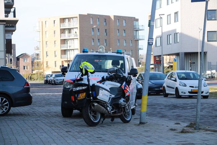 Overleden vrouw (26) aangetroffen in woning, man aangehouden