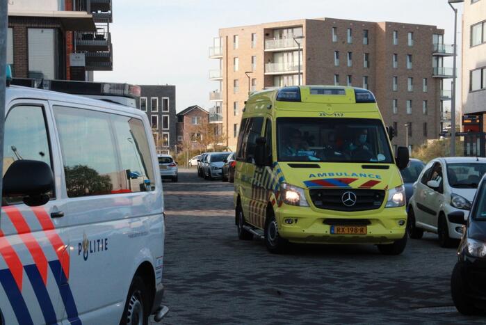 Overleden vrouw (26) aangetroffen in woning, man aangehouden