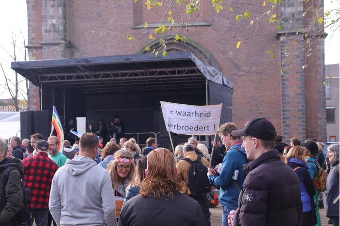 Demonstratie voor de vrijheid bij Onze Lieve Vrouwetoren