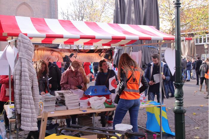 Demonstratie voor de vrijheid bij Onze Lieve Vrouwetoren