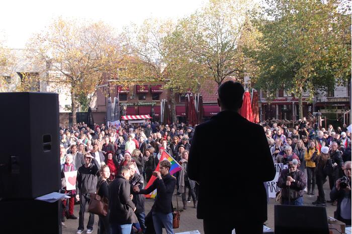 Demonstratie voor de vrijheid bij Onze Lieve Vrouwetoren