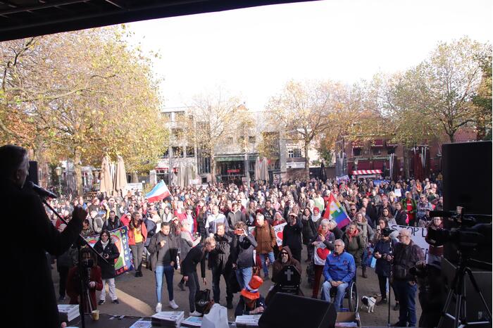 Demonstratie voor de vrijheid bij Onze Lieve Vrouwetoren
