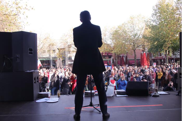 Demonstratie voor de vrijheid bij Onze Lieve Vrouwetoren