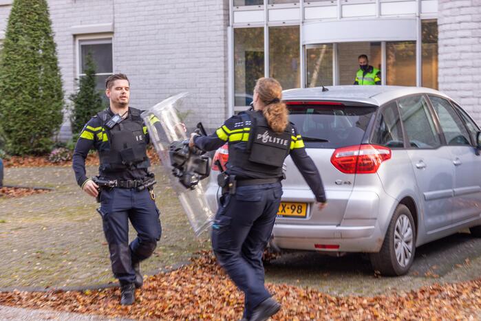 Arrestatieteam valt binnen bij persoon met verward gedrag