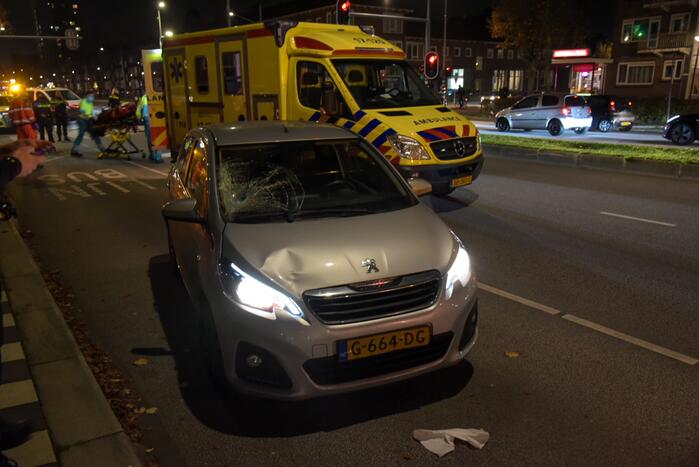 Voetganger ernstig gewond bij aanrijding met auto