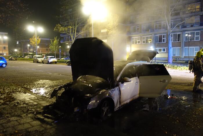 Auto verwoest door brand
