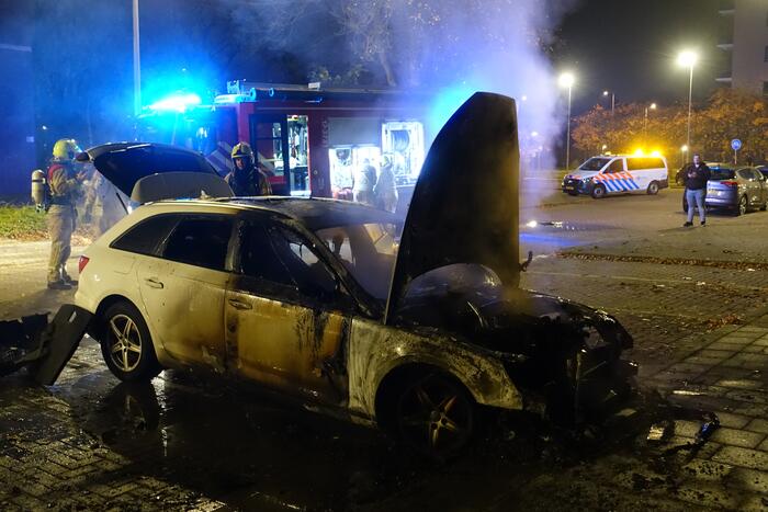 Auto verwoest door brand