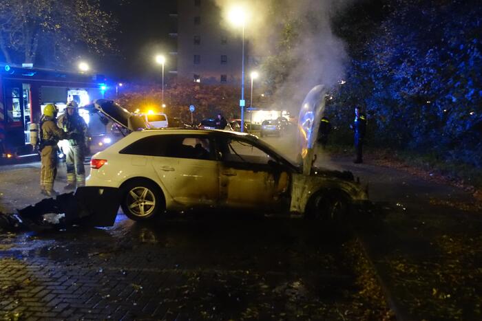 Auto verwoest door brand