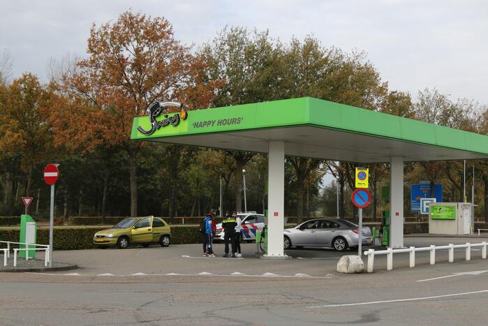 Politie zoekt zilverkleurige Audi na overval