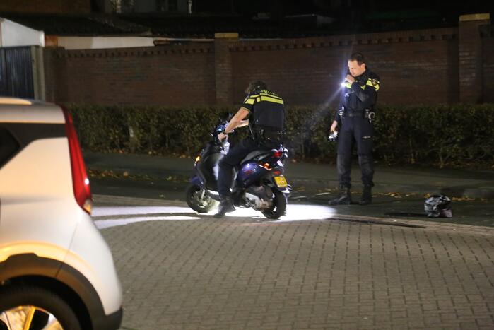 Scooterrijder (17) gooit bierkrat tijdens politieachtervolging