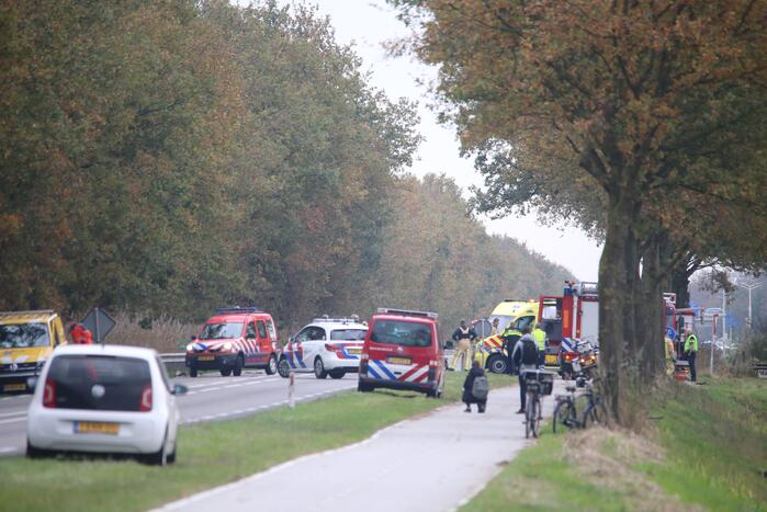 Frontale botsing tussen bestelbus van ANWB en personenauto