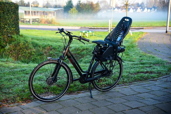 Fietsster gewond bij aanrijding op rotonde