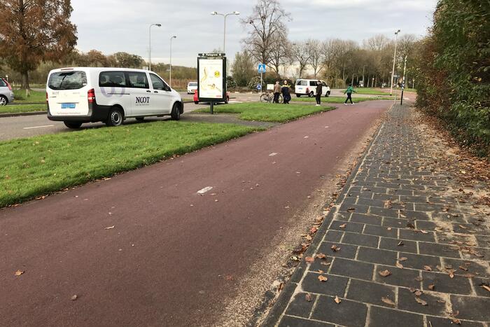 Meisje op fiets aangereden door auto