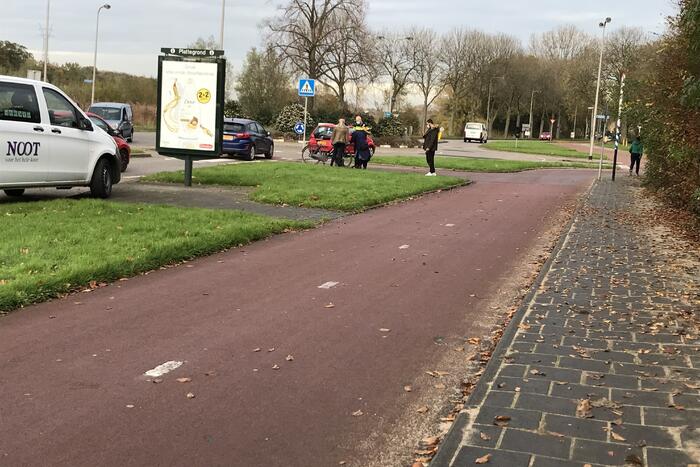 Meisje op fiets aangereden door auto