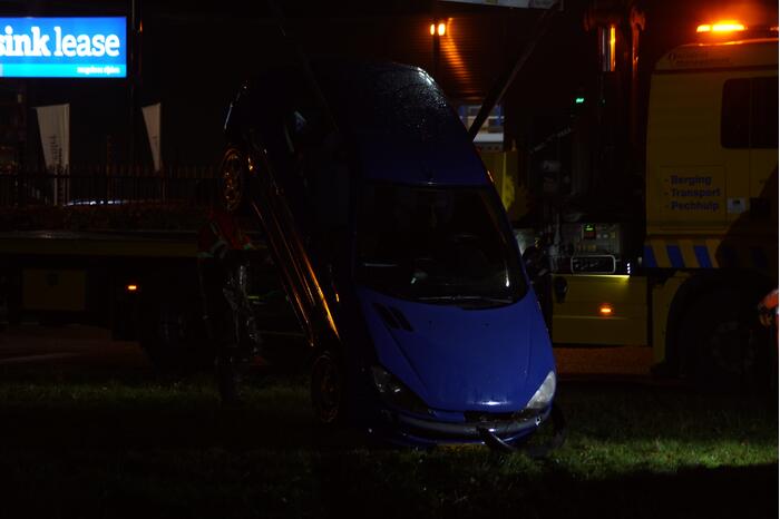 Auto te water geraakt, geen gewonden