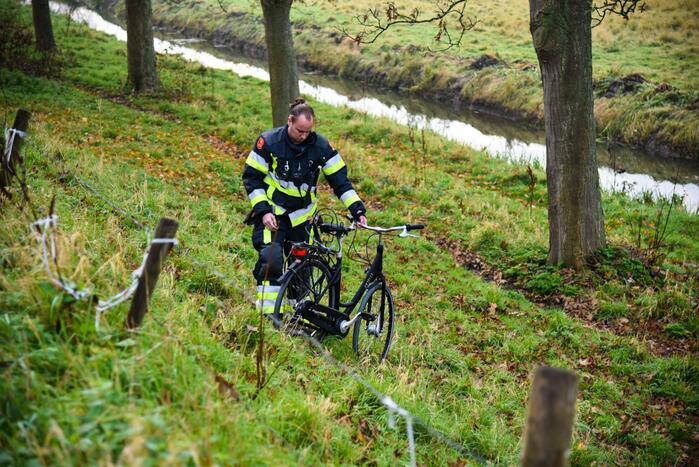 Zoekactie bij sloot na aantreffen van fiets