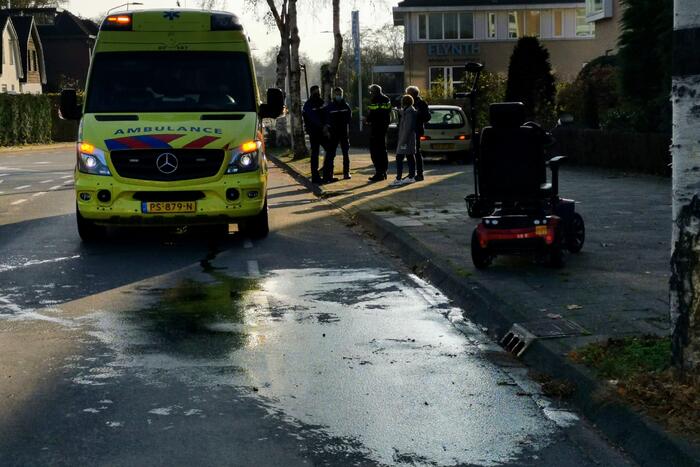 Botsing tussen scootmobiel en personenauto