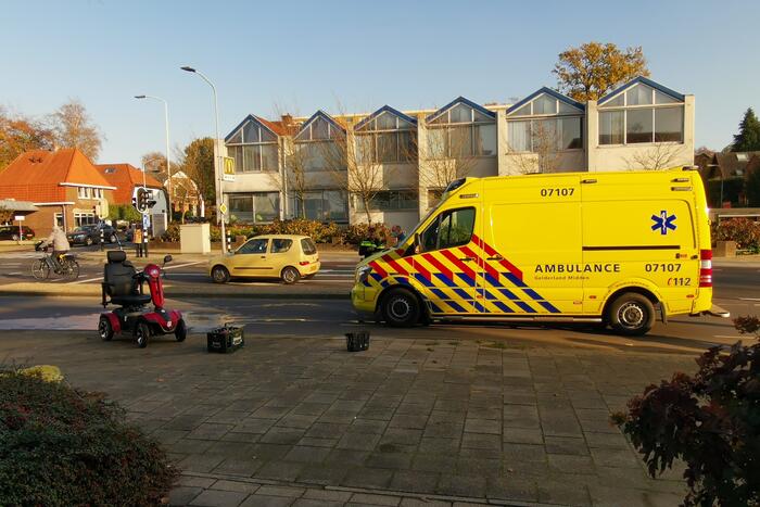 Botsing tussen scootmobiel en personenauto