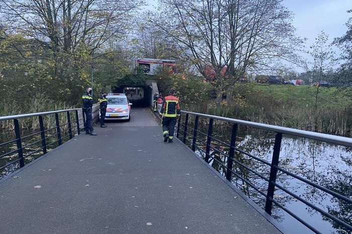 Politieagent verliest portofoon in het water