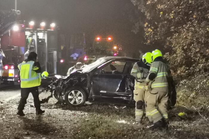 Auto slaat over de kop op snelweg