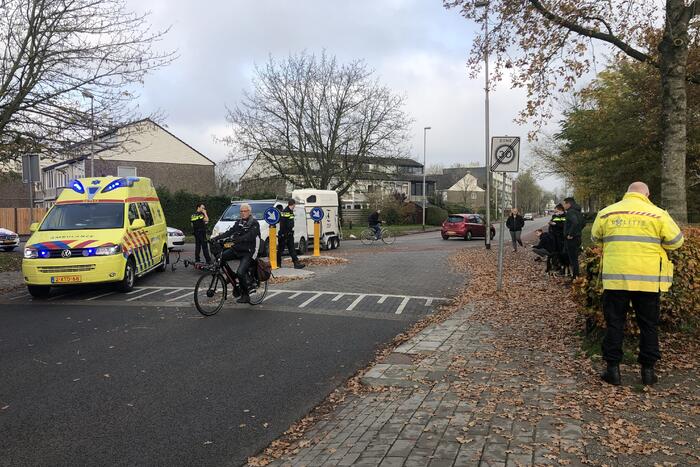 Fietsster gewond na aanrijding met bestelbus