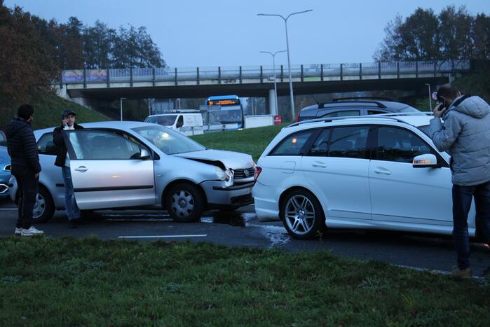 Schade na aanrijding tussen meerdere voertuigen