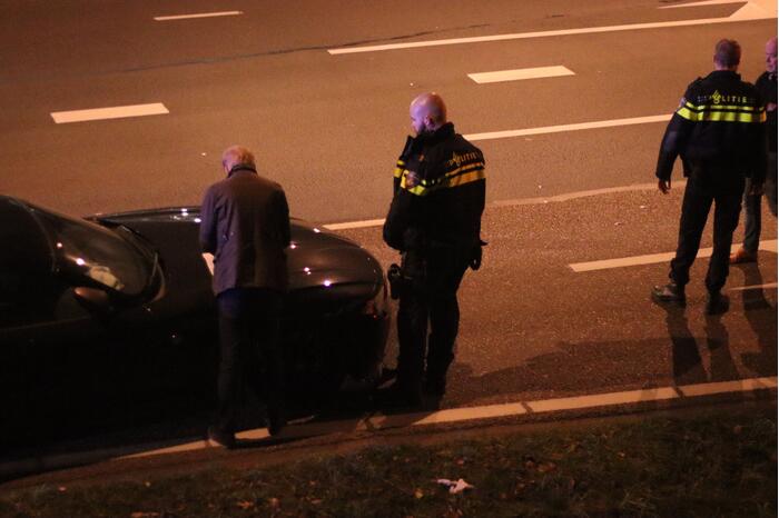 Auto's botsen voor stoplicht