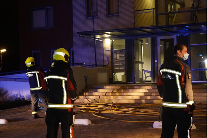 Veel rook bij brand in flatwoning