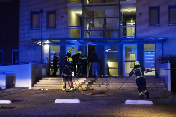 Veel rook bij brand in flatwoning