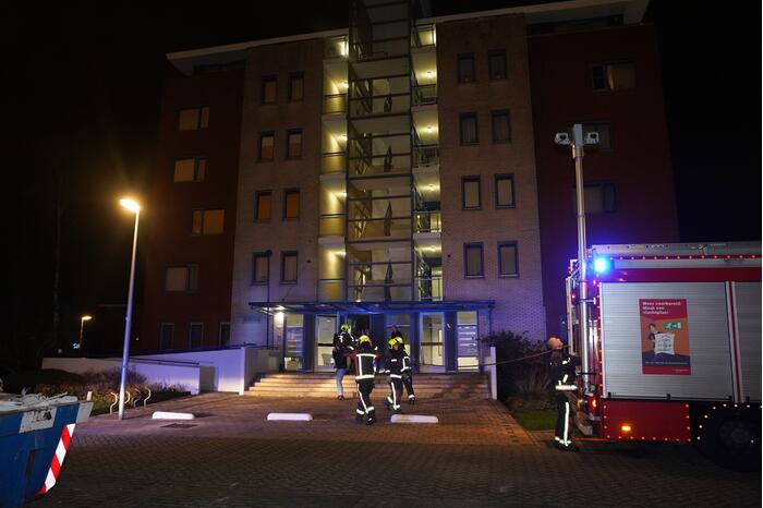 Veel rook bij brand in flatwoning