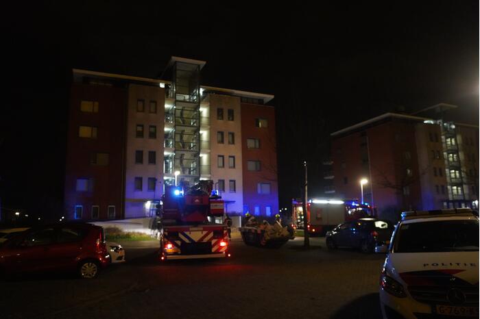 Veel rook bij brand in flatwoning