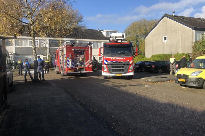 Brandweer blust brand in zolder