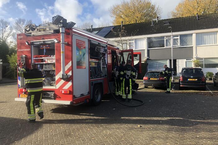 Brandweer blust brand in zolder