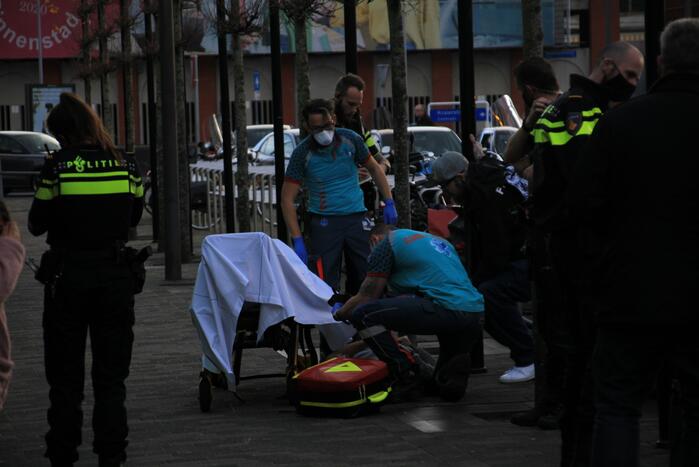 Scooter botst op canta, een gewonde