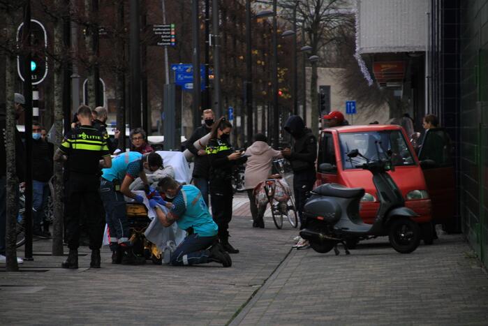 Scooter botst op canta, een gewonde