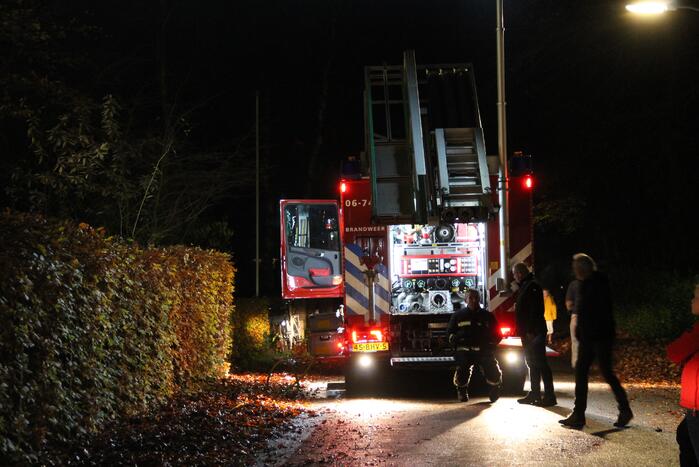 Brandweer veegt schoorsteen