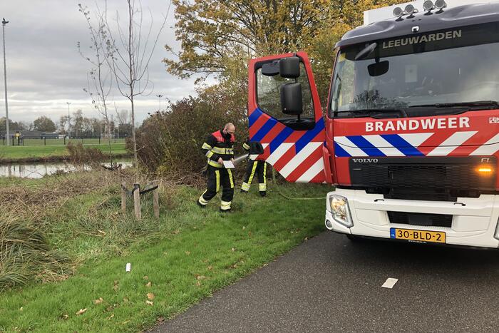 Berg takken en snoeisel vat vlam