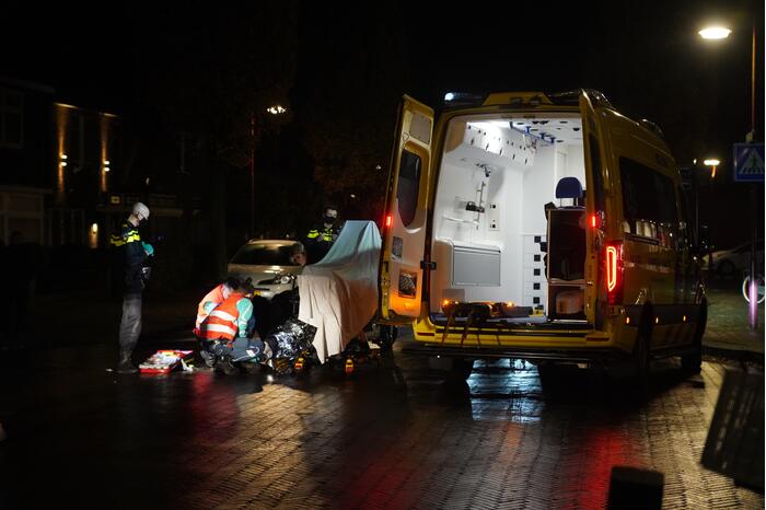 Persoon vlucht na aanrijding met scooter