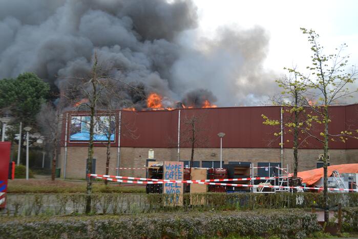 Sporthal Optisport De Schelft verwoest door brand