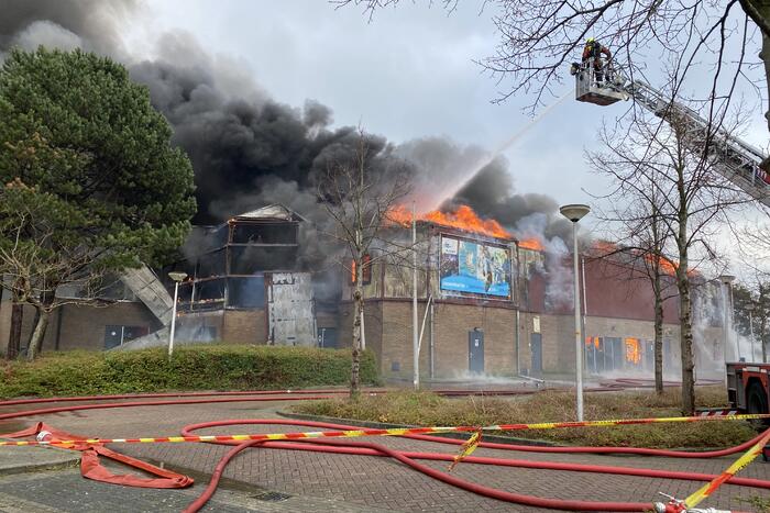 Sporthal Optisport De Schelft verwoest door brand