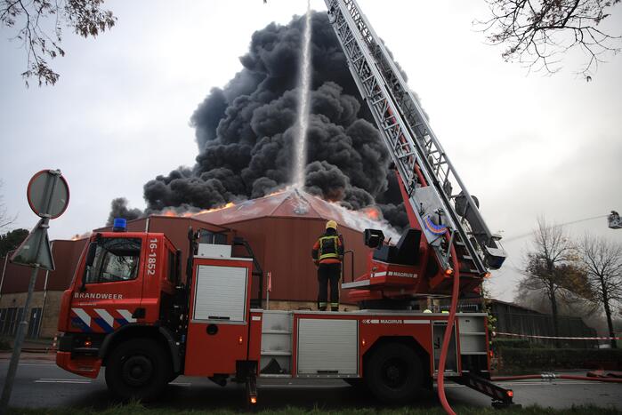 Sporthal Optisport De Schelft verwoest door brand